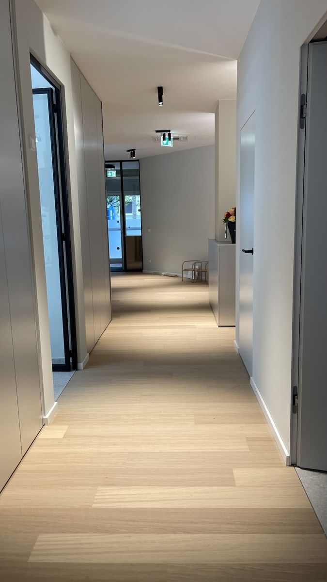 Bodenverlegung Zahnarztpraxis – Bild 2